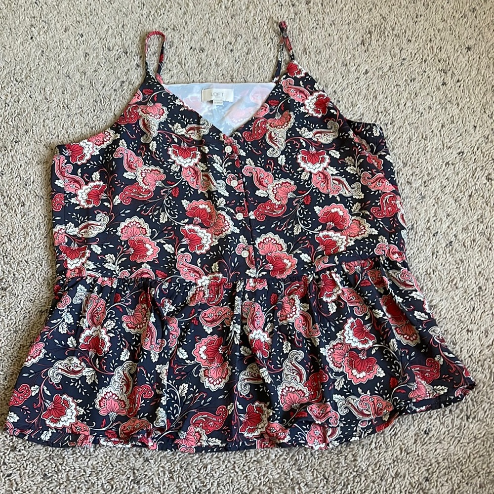 NWOT Loft Grey Paisley Top Medium